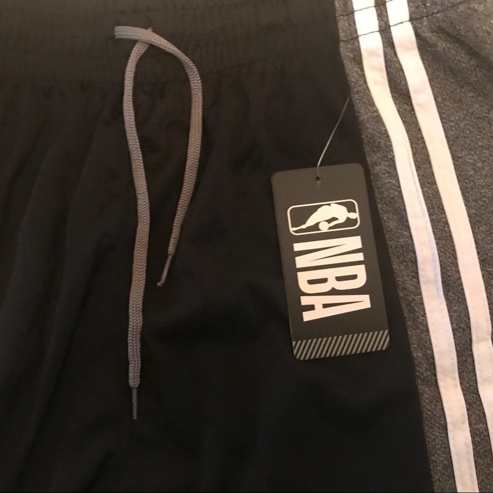 Shorts - Picture 4 of 9